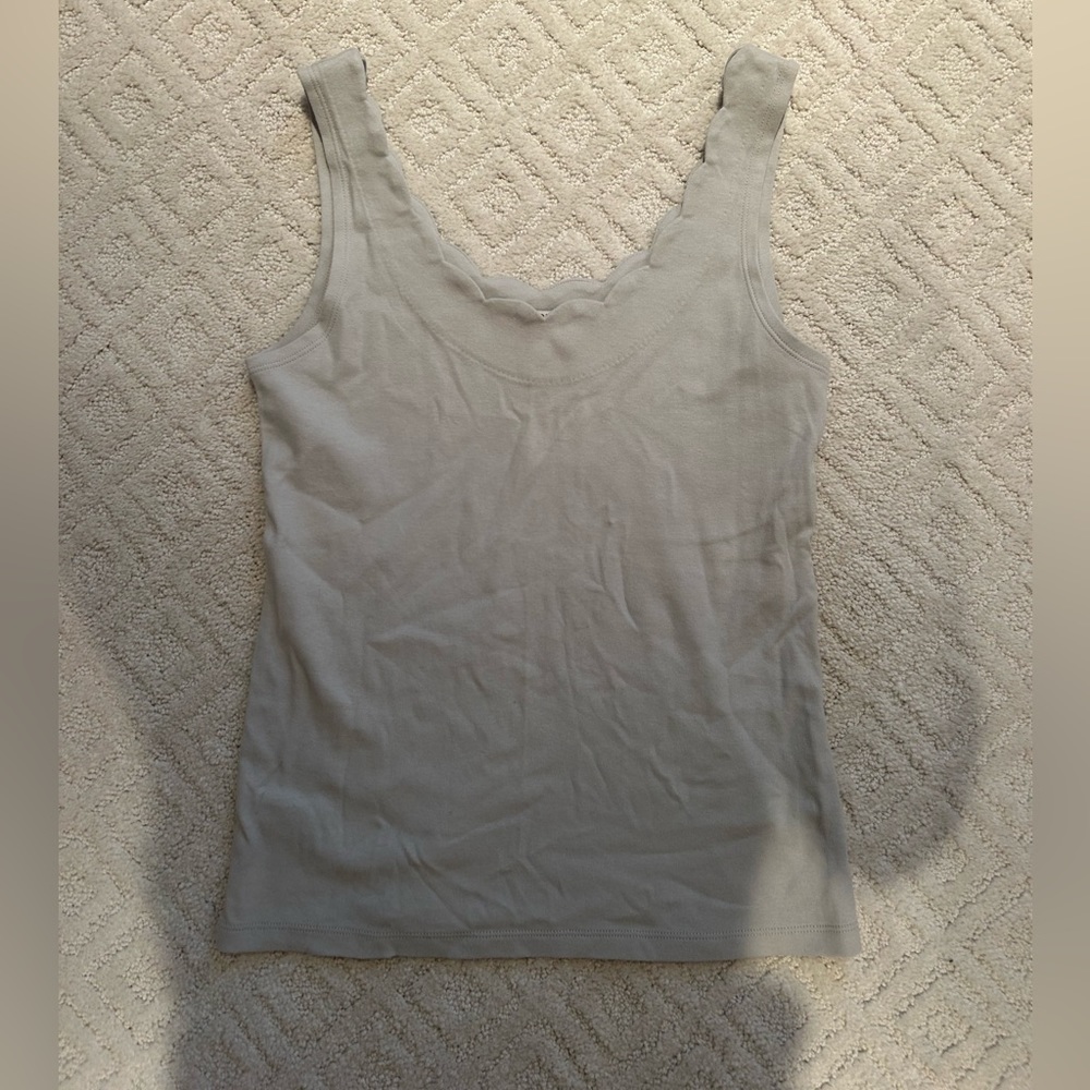 NWT Scalloped edge tank top